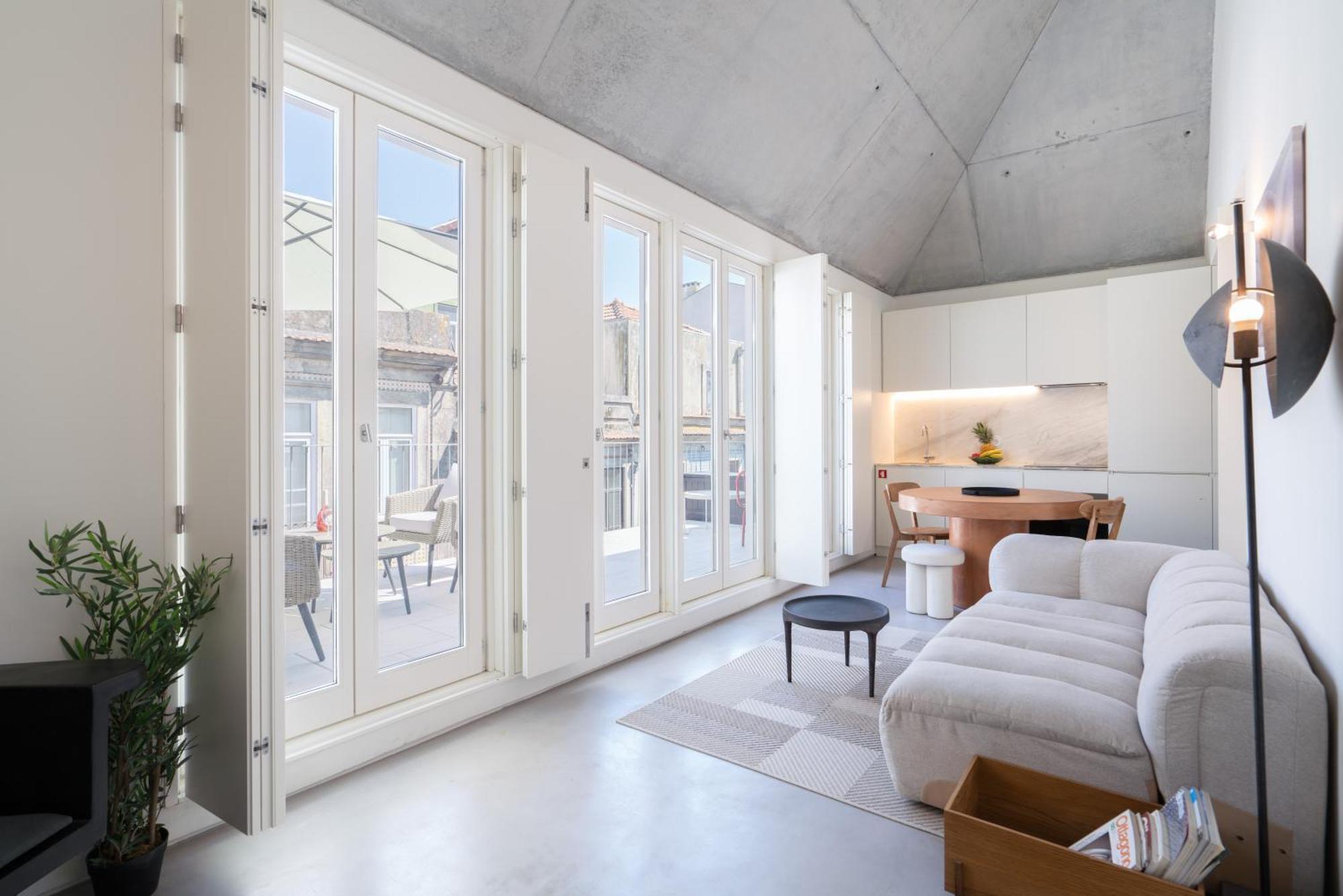 Apartamento Host Wise - Luxurious Private Flats - Balcony