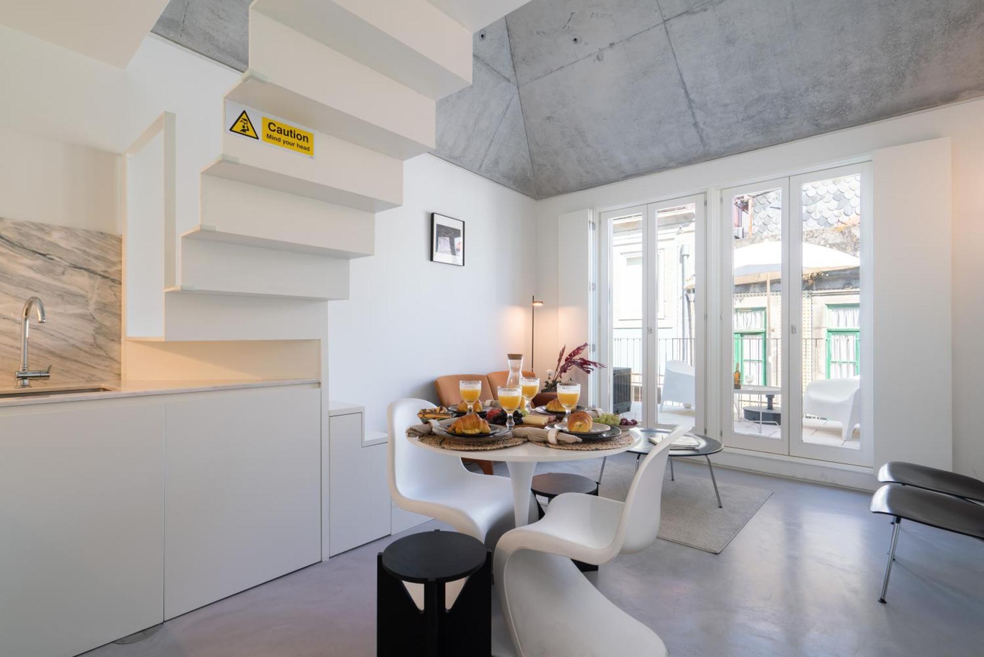 Apartamento Host Wise - Luxurious Private Flats - Balcony